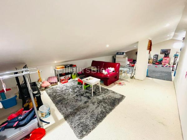 Villa T5 en 4 faces 180 m2 habitables sur 532 m2 de terrain, 4 chambres + 1 bureau + 1 salle de jeu