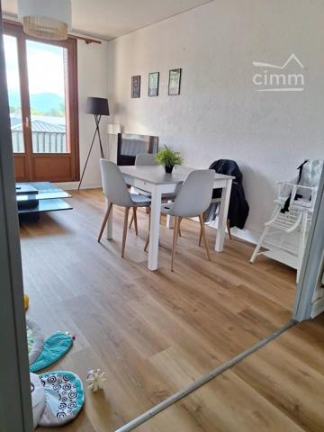 Découvrez ce joli appartement de 52,58 m² situé à Villard-Bonnot, idéalement agencé pour le confort quotidien.