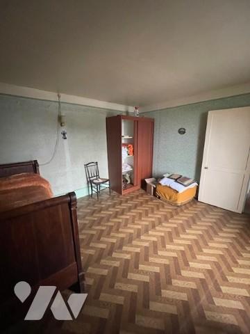 Maison en pierres à rénover avec dépendances.