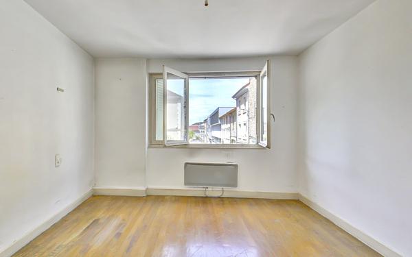 Appartement à vendre    2 pièces •  Bourgoin-Jallieu