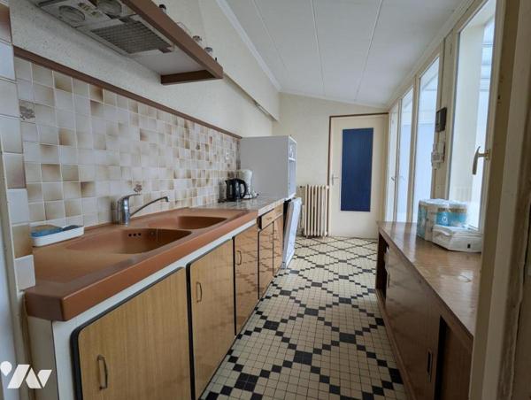  SAINT HERBLON (CENTRE BOURG) - MAISON +  DEPENDANCE - GARAGE - CAVE  - JARDIN 724 M²