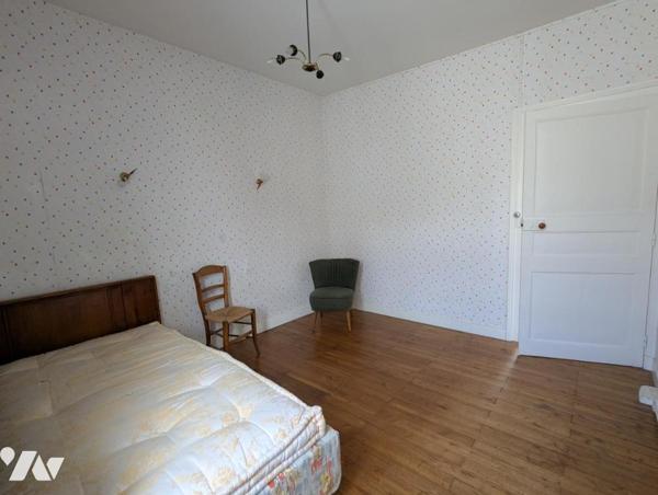  SAINT HERBLON (CENTRE BOURG) - MAISON +  DEPENDANCE - GARAGE - CAVE  - JARDIN 724 M²