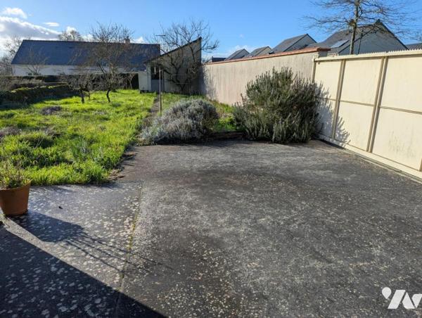  SAINT HERBLON (CENTRE BOURG) - MAISON +  DEPENDANCE - GARAGE - CAVE  - JARDIN 724 M²