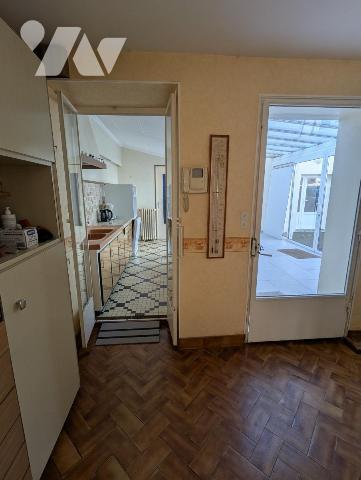  SAINT HERBLON (CENTRE BOURG) - MAISON +  DEPENDANCE - GARAGE - CAVE  - JARDIN 724 M²