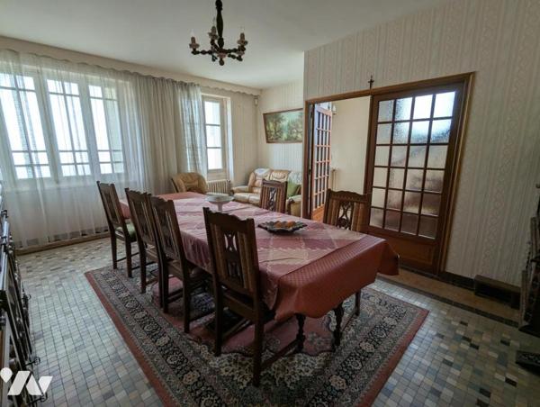  SAINT HERBLON (CENTRE BOURG) - MAISON +  DEPENDANCE - GARAGE - CAVE  - JARDIN 724 M²