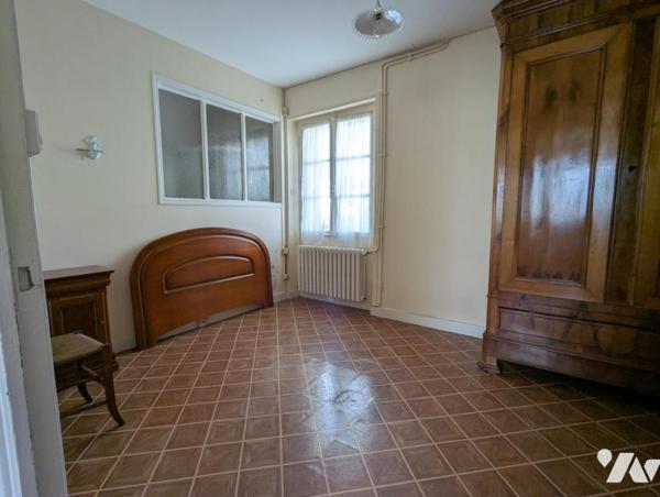  SAINT HERBLON (CENTRE BOURG) - MAISON +  DEPENDANCE - GARAGE - CAVE  - JARDIN 724 M²