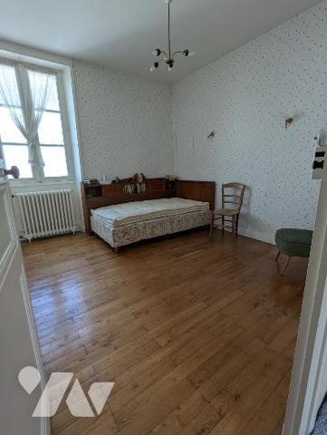  SAINT HERBLON (CENTRE BOURG) - MAISON +  DEPENDANCE - GARAGE - CAVE  - JARDIN 724 M²