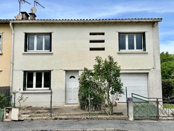 Maison avec garage et jardin