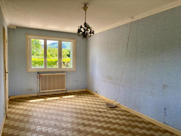 Maison avec garage et jardin