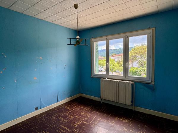 Maison avec garage et jardin