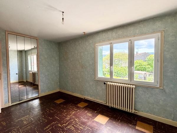 Maison avec garage et jardin