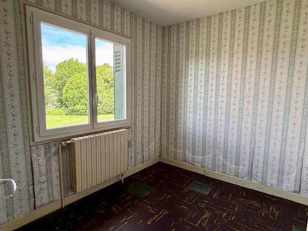 Maison avec garage et jardin