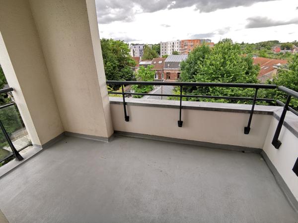 APPARTEMENT 3EME ETAGE 2 CHAMBRES GRAND BALCON PARKING