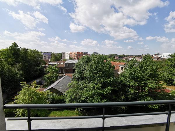 APPARTEMENT 3EME ETAGE 2 CHAMBRES GRAND BALCON PARKING