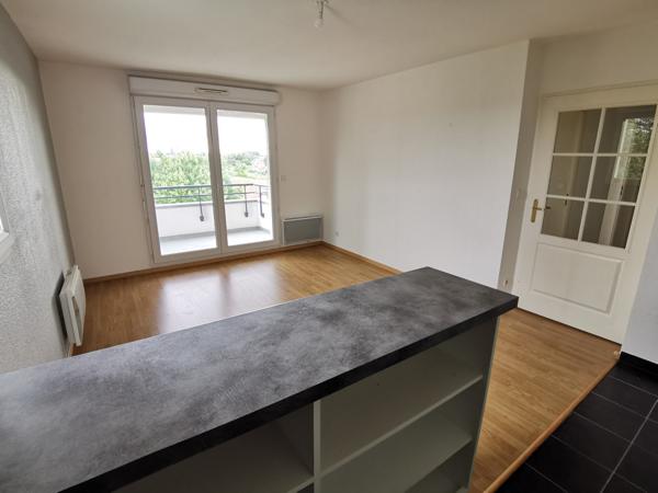 APPARTEMENT 3EME ETAGE 2 CHAMBRES GRAND BALCON PARKING