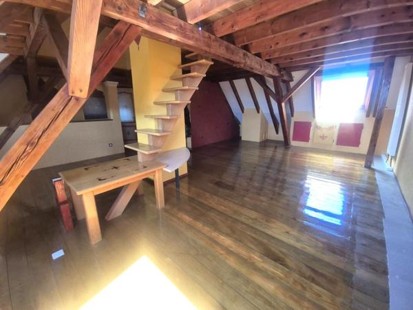 Un appartement qui ne ressemble à aucun autre : atypique, original et pensé par un architecte pour offrir un lieu de vie unique