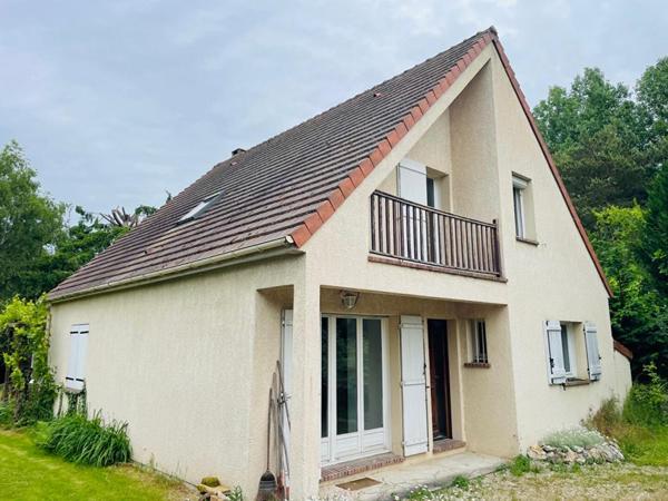 Maison Houdan 140 m2 , 3 très grandes chambres, grande pièce de vie, 1300m2 de jardin arboré