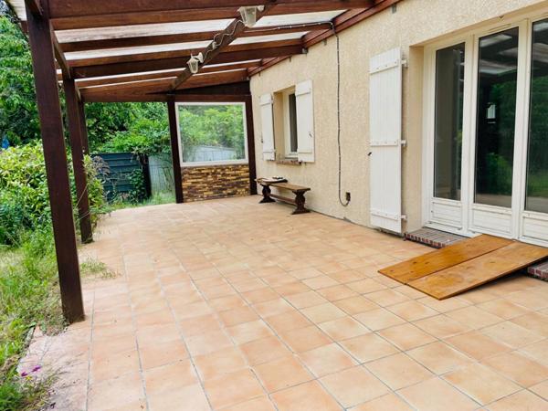 Maison Houdan 140 m2 , 3 très grandes chambres, grande pièce de vie, 1300m2 de jardin arboré