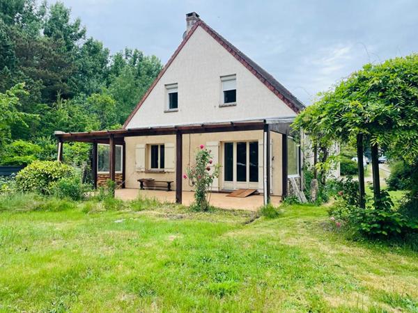 Maison Houdan 140 m2 , 3 très grandes chambres, grande pièce de vie, 1300m2 de jardin arboré