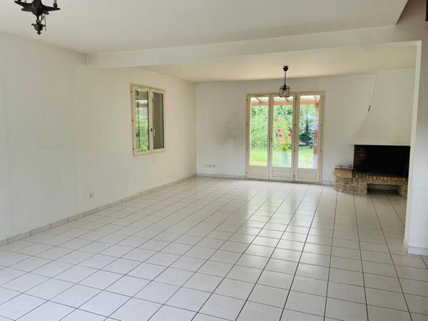 Maison Houdan 140 m2 , 3 très grandes chambres, grande pièce de vie, 1300m2 de jardin arboré