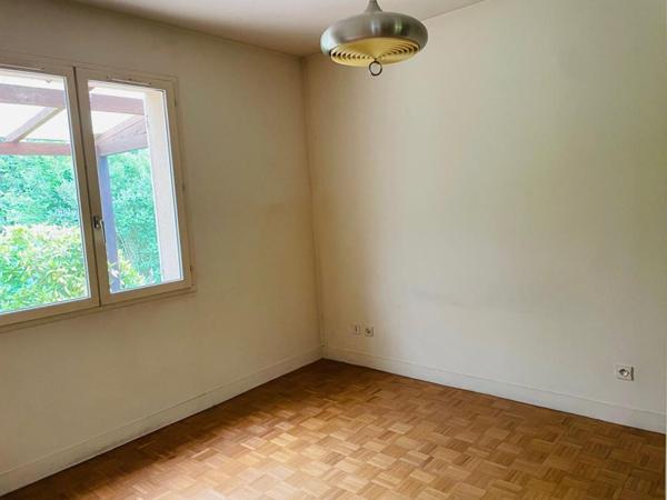 Maison Houdan 140 m2 , 3 très grandes chambres, grande pièce de vie, 1300m2 de jardin arboré