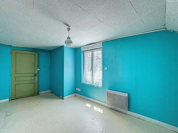 A vendre - Maison de 62m2, une chambre, à rénover à Chateauneuf Sur Sarthe