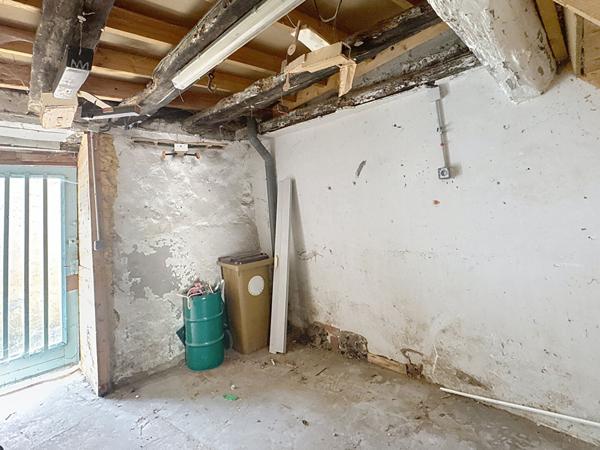 A vendre - Maison de 62m2, une chambre, à rénover à Chateauneuf Sur Sarthe