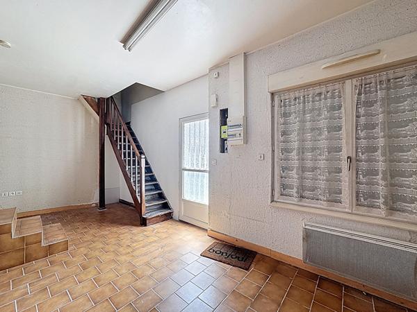 A vendre - Maison de 62m2, une chambre, à rénover à Chateauneuf Sur Sarthe