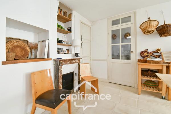 En CHARENTE MARITIME, A SAINT JEAN D'ANGELY (17), Maison de caractère à vendre 12 pièces avec jardin, proche commerces