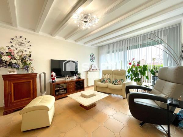 Maison avec jardin arboré, terrasse et sous-sol