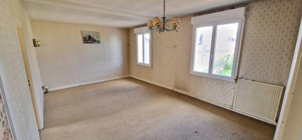 Exclusivité!!! RARE à 5 min TORIGNY SUR VIRE, Maison de 6 pièces, d'environ 145 m² avec vaste hangar et dépendances, GROS POTENTIEL!