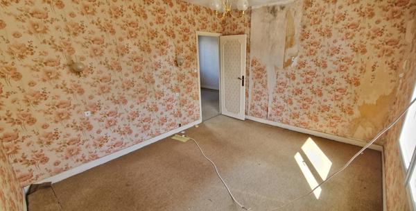 Exclusivité!!! RARE à 5 min TORIGNY SUR VIRE, Maison de 6 pièces, d'environ 145 m² avec vaste hangar et dépendances, GROS POTENTIEL!