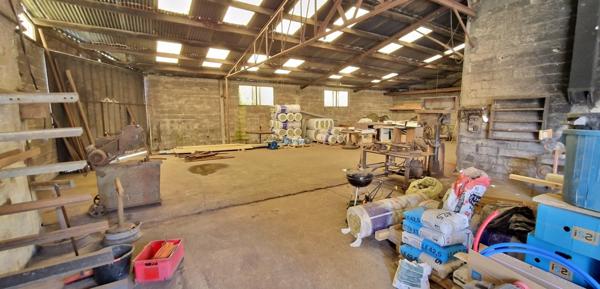 Exclusivité!!! RARE à 5 min TORIGNY SUR VIRE, Maison de 6 pièces, d'environ 145 m² avec vaste hangar et dépendances, GROS POTENTIEL!