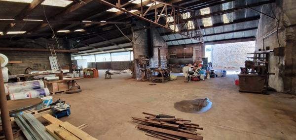 Exclusivité!!! RARE à 5 min TORIGNY SUR VIRE, Maison de 6 pièces, d'environ 145 m² avec vaste hangar et dépendances, GROS POTENTIEL!