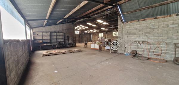 Exclusivité!!! RARE à 5 min TORIGNY SUR VIRE, Maison de 6 pièces, d'environ 145 m² avec vaste hangar et dépendances, GROS POTENTIEL!