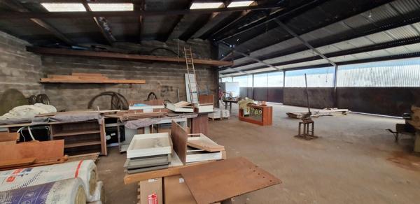 Exclusivité!!! RARE à 5 min TORIGNY SUR VIRE, Maison de 6 pièces, d'environ 145 m² avec vaste hangar et dépendances, GROS POTENTIEL!