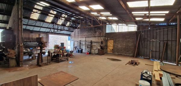 Exclusivité!!! RARE à 5 min TORIGNY SUR VIRE, Maison de 6 pièces, d'environ 145 m² avec vaste hangar et dépendances, GROS POTENTIEL!