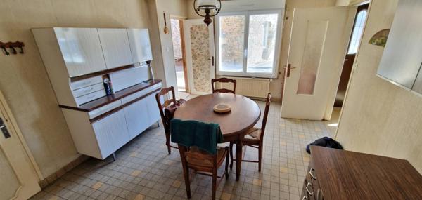 Exclusivité!!! RARE à 5 min TORIGNY SUR VIRE, Maison de 6 pièces, d'environ 145 m² avec vaste hangar et dépendances, GROS POTENTIEL!