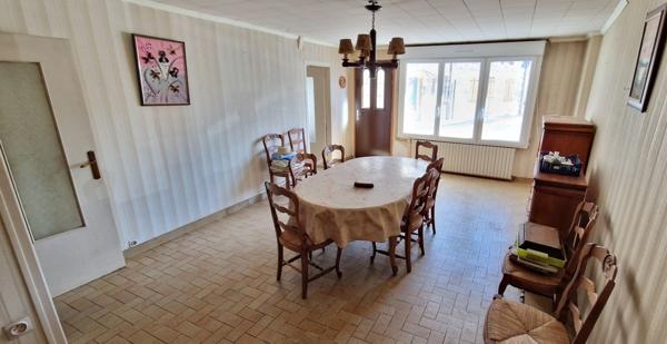 Exclusivité!!! RARE à 5 min TORIGNY SUR VIRE, Maison de 6 pièces, d'environ 145 m² avec vaste hangar et dépendances, GROS POTENTIEL!