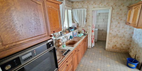 Exclusivité!!! RARE à 5 min TORIGNY SUR VIRE, Maison de 6 pièces, d'environ 145 m² avec vaste hangar et dépendances, GROS POTENTIEL!