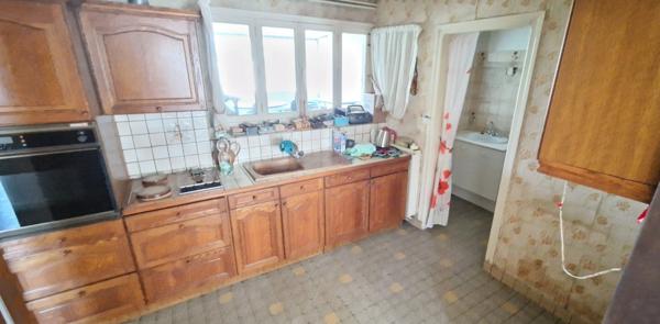 Exclusivité!!! RARE à 5 min TORIGNY SUR VIRE, Maison de 6 pièces, d'environ 145 m² avec vaste hangar et dépendances, GROS POTENTIEL!