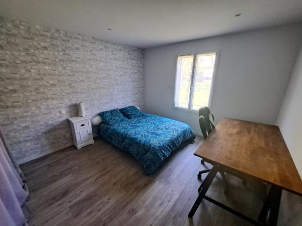 Maison plain pied contemporain 4 chambres jardin arboré et paysagé avec piscine situé à Petosse