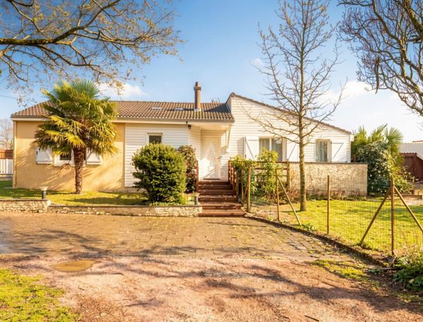 Grande maison familliale sur sous-sol hors lotissement