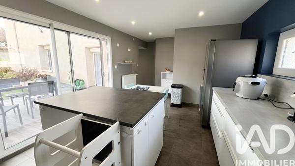 Maison à vendre 6 pièces 137 m² Le Chambon-Feugerolles