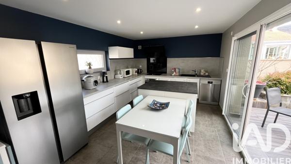 Maison à vendre 6 pièces 137 m² Le Chambon-Feugerolles