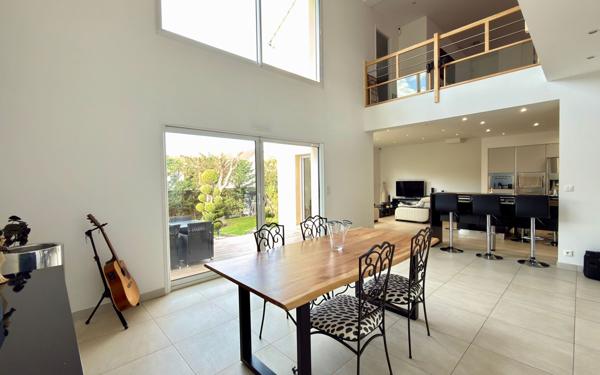 Maison à vendre    6 pièces • 261 m2 Neuilly-sur-Marne