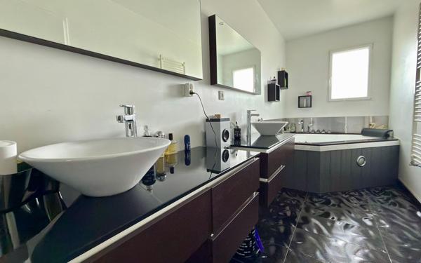 Maison à vendre    6 pièces • 261 m2 Neuilly-sur-Marne