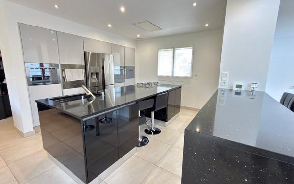 Maison à vendre    6 pièces • 261 m2 Neuilly-sur-Marne