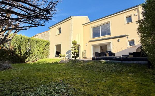 Maison à vendre    6 pièces • 261 m2 Neuilly-sur-Marne