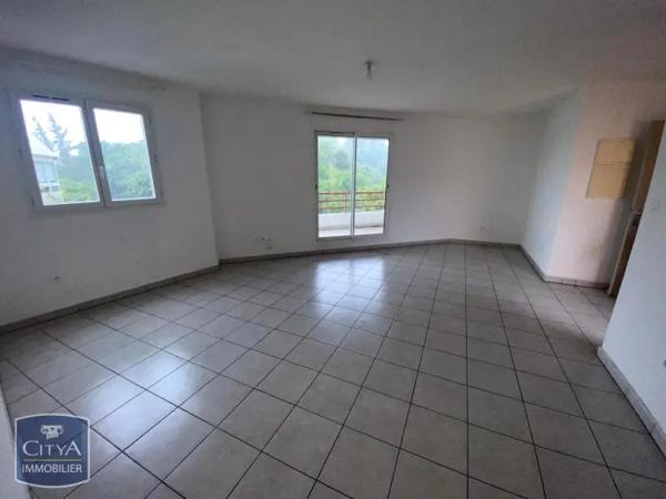 Appartement à louer 3 pièces 75.05m² Saint-Denis (97400)